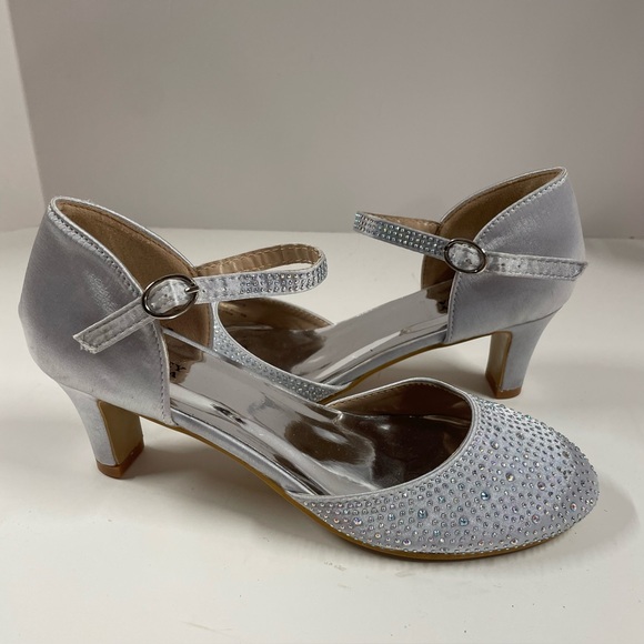Badgley Mischka Silver Beaded Fabric Closed Toe Ankle Strap Heels Big Girls Sz 5 - Picture 1 of 10